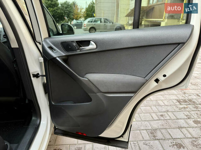 Білий Фольксваген Тігуан, об'ємом двигуна 1.98 л та пробігом 212 тис. км за 9499 $, фото 39 на Automoto.ua