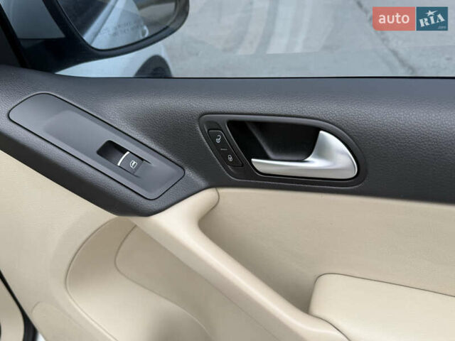 Білий Фольксваген Тігуан, об'ємом двигуна 1.98 л та пробігом 195 тис. км за 10900 $, фото 14 на Automoto.ua