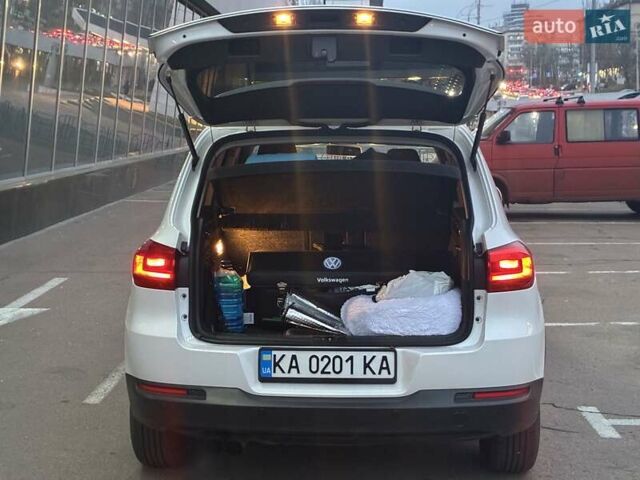 Білий Фольксваген Тігуан, об'ємом двигуна 2 л та пробігом 160 тис. км за 12200 $, фото 21 на Automoto.ua