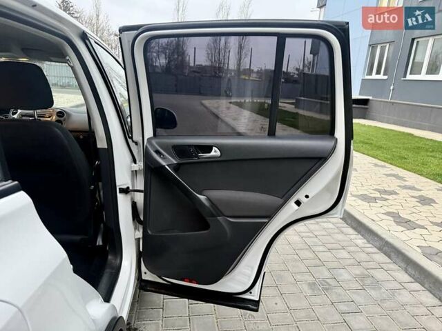 Белый Фольксваген Тигуан, объемом двигателя 1.98 л и пробегом 143 тыс. км за 9999 $, фото 15 на Automoto.ua