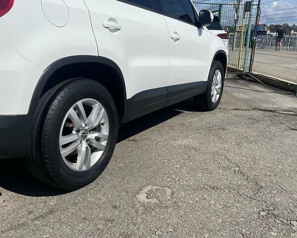 Белый Фольксваген Тигуан, объемом двигателя 1.98 л и пробегом 220 тыс. км за 12850 $, фото 6 на Automoto.ua