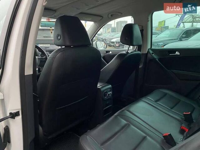 Білий Фольксваген Тігуан, об'ємом двигуна 2 л та пробігом 179 тис. км за 9900 $, фото 21 на Automoto.ua