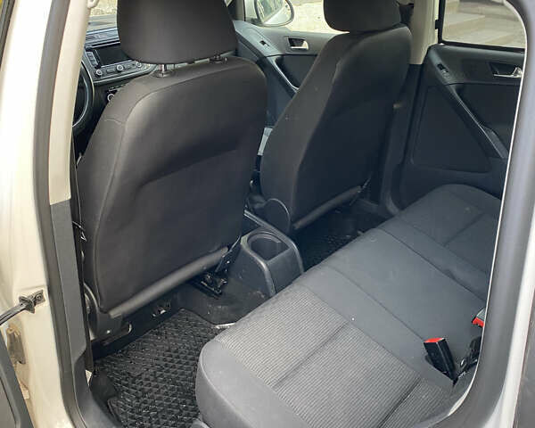 Белый Фольксваген Тигуан, объемом двигателя 1.97 л и пробегом 183 тыс. км за 13000 $, фото 2 на Automoto.ua