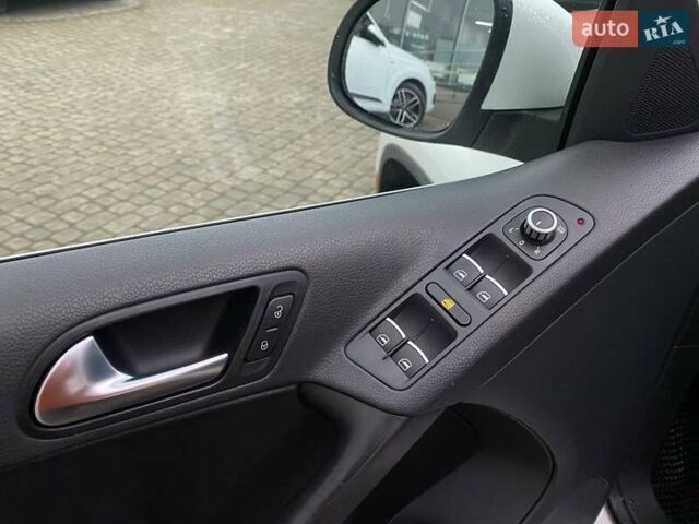 Білий Фольксваген Тігуан, об'ємом двигуна 2 л та пробігом 179 тис. км за 9900 $, фото 11 на Automoto.ua