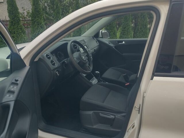 Белый Фольксваген Тигуан, объемом двигателя 0 л и пробегом 205 тыс. км за 9900 $, фото 6 на Automoto.ua