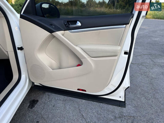 Белый Фольксваген Тигуан, объемом двигателя 1.98 л и пробегом 244 тыс. км за 13500 $, фото 12 на Automoto.ua