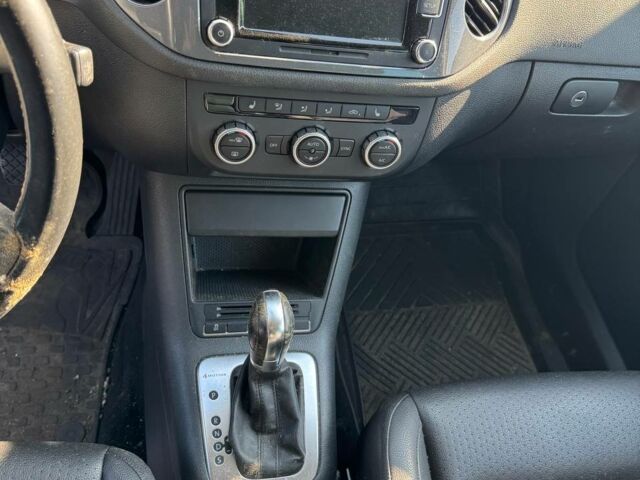 Білий Фольксваген Тігуан, об'ємом двигуна 2 л та пробігом 202 тис. км за 9200 $, фото 8 на Automoto.ua