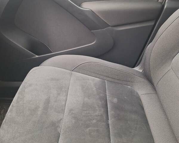 Білий Фольксваген Тігуан, об'ємом двигуна 2 л та пробігом 107 тис. км за 17000 $, фото 28 на Automoto.ua