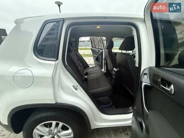 Белый Фольксваген Тигуан, объемом двигателя 1.98 л и пробегом 143 тыс. км за 9999 $, фото 12 на Automoto.ua