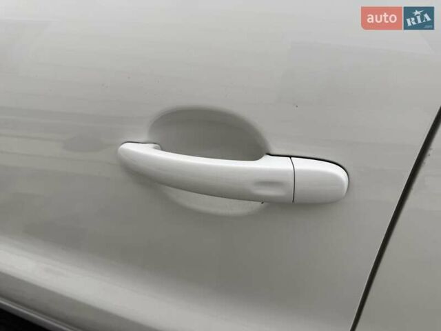 Белый Фольксваген Тигуан, объемом двигателя 2 л и пробегом 142 тыс. км за 12999 $, фото 61 на Automoto.ua