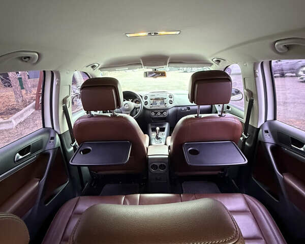 Білий Фольксваген Тігуан, об'ємом двигуна 2 л та пробігом 200 тис. км за 15300 $, фото 19 на Automoto.ua