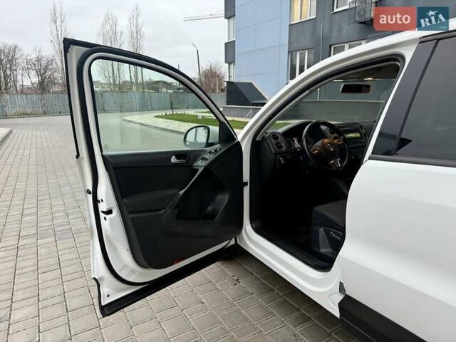 Белый Фольксваген Тигуан, объемом двигателя 1.98 л и пробегом 143 тыс. км за 9999 $, фото 45 на Automoto.ua