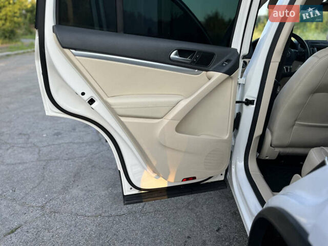 Белый Фольксваген Тигуан, объемом двигателя 1.98 л и пробегом 244 тыс. км за 13500 $, фото 27 на Automoto.ua