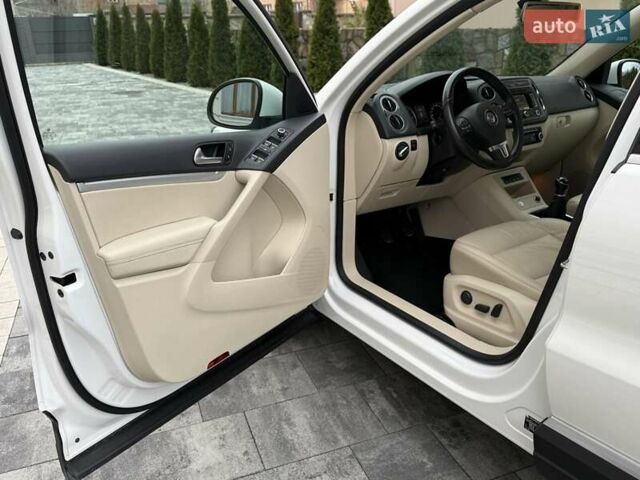 Белый Фольксваген Тигуан, объемом двигателя 2 л и пробегом 142 тыс. км за 12999 $, фото 30 на Automoto.ua