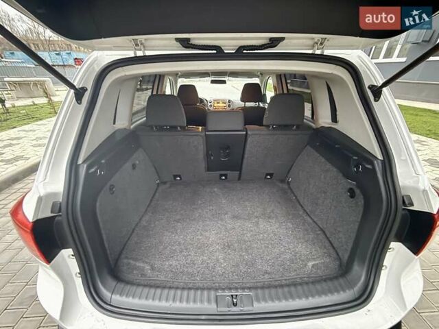 Белый Фольксваген Тигуан, объемом двигателя 1.98 л и пробегом 143 тыс. км за 9999 $, фото 4 на Automoto.ua