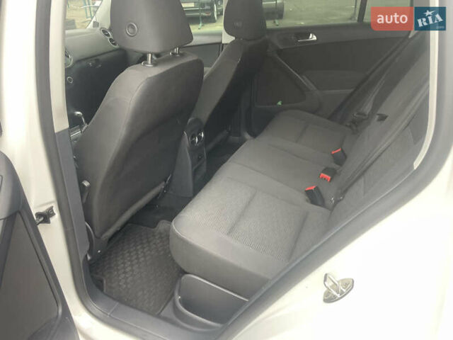 Білий Фольксваген Тігуан, об'ємом двигуна 1.98 л та пробігом 229 тис. км за 10500 $, фото 5 на Automoto.ua