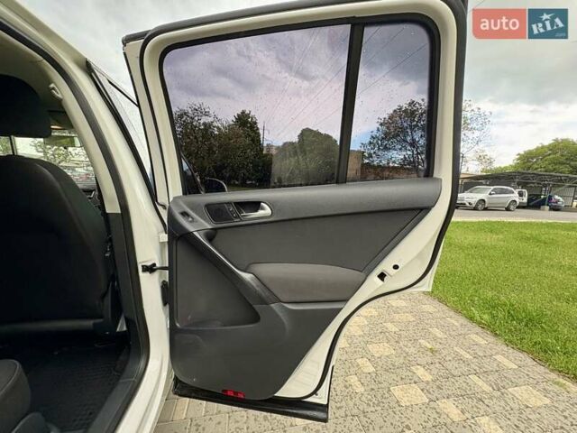 Білий Фольксваген Тігуан, об'ємом двигуна 1.98 л та пробігом 143 тис. км за 10400 $, фото 27 на Automoto.ua