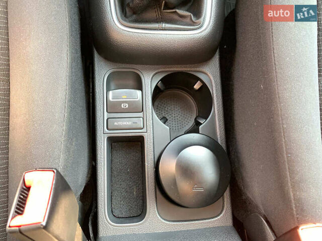 Білий Фольксваген Тігуан, об'ємом двигуна 2 л та пробігом 208 тис. км за 13890 $, фото 32 на Automoto.ua