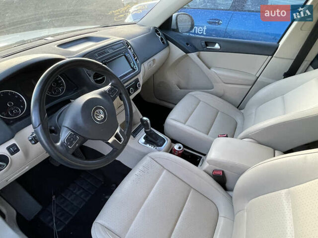 Білий Фольксваген Тігуан, об'ємом двигуна 2 л та пробігом 190 тис. км за 9500 $, фото 7 на Automoto.ua