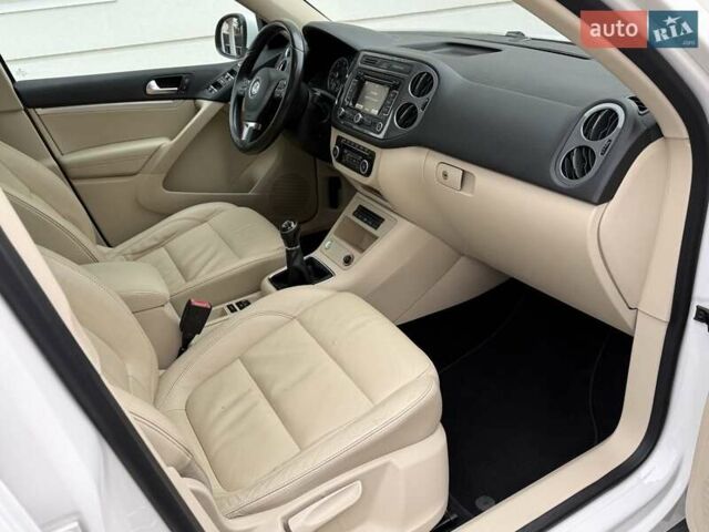 Белый Фольксваген Тигуан, объемом двигателя 2 л и пробегом 142 тыс. км за 12999 $, фото 37 на Automoto.ua