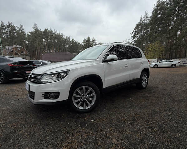 Білий Фольксваген Тігуан, об'ємом двигуна 2 л та пробігом 200 тис. км за 15300 $, фото 4 на Automoto.ua