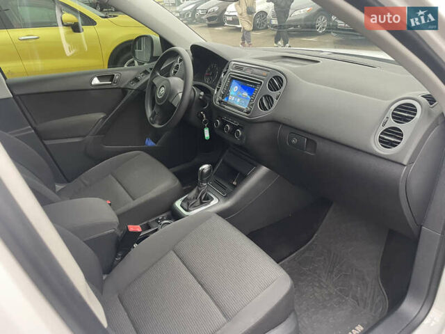 Білий Фольксваген Тігуан, об'ємом двигуна 1.98 л та пробігом 229 тис. км за 10500 $, фото 6 на Automoto.ua