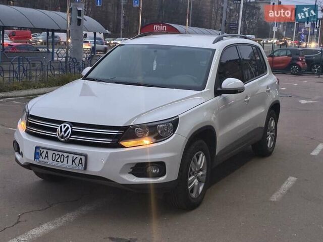 Білий Фольксваген Тігуан, об'ємом двигуна 2 л та пробігом 160 тис. км за 12200 $, фото 1 на Automoto.ua