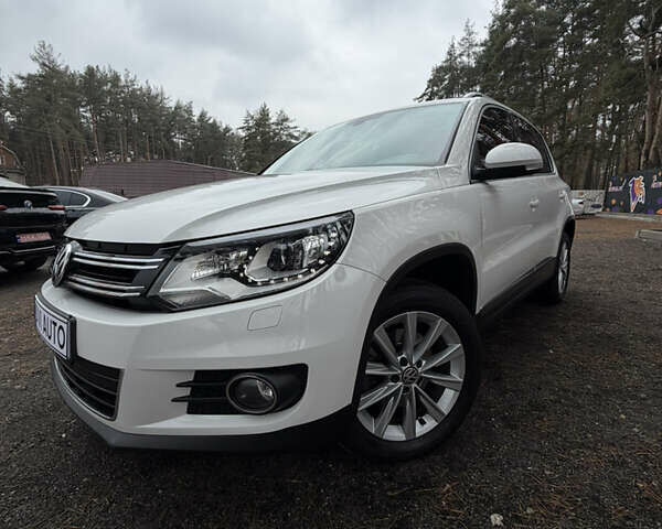 Білий Фольксваген Тігуан, об'ємом двигуна 2 л та пробігом 200 тис. км за 15300 $, фото 3 на Automoto.ua