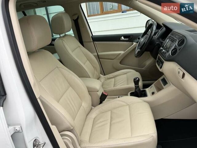 Белый Фольксваген Тигуан, объемом двигателя 2 л и пробегом 142 тыс. км за 12999 $, фото 36 на Automoto.ua