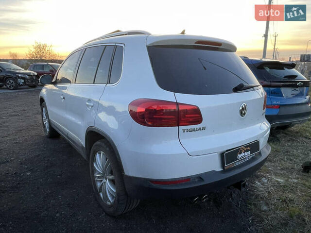 Білий Фольксваген Тігуан, об'ємом двигуна 2 л та пробігом 190 тис. км за 9500 $, фото 3 на Automoto.ua