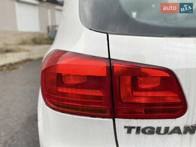 Белый Фольксваген Тигуан, объемом двигателя 1.97 л и пробегом 208 тыс. км за 12600 $, фото 4 на Automoto.ua
