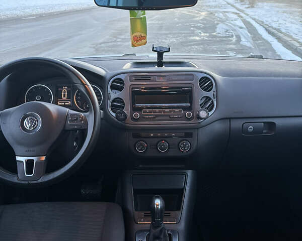 Белый Фольксваген Тигуан, объемом двигателя 1.98 л и пробегом 260 тыс. км за 10000 $, фото 3 на Automoto.ua