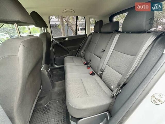 Білий Фольксваген Тігуан, об'ємом двигуна 1.98 л та пробігом 143 тис. км за 10400 $, фото 44 на Automoto.ua