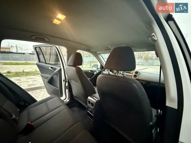 Белый Фольксваген Тигуан, объемом двигателя 1.98 л и пробегом 143 тыс. км за 9999 $, фото 10 на Automoto.ua