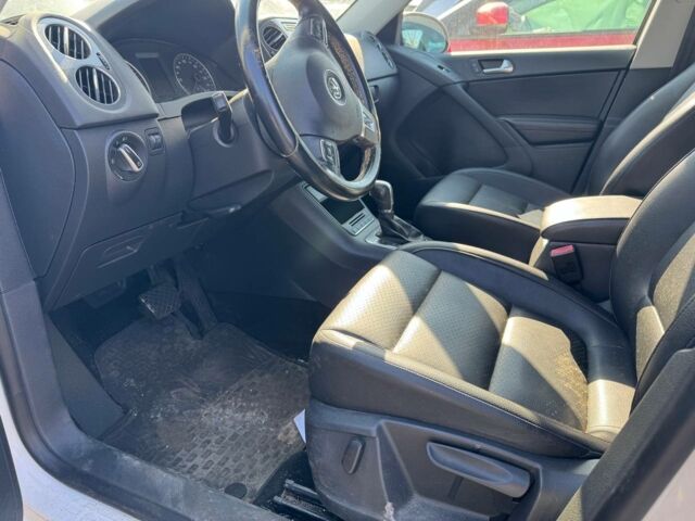 Білий Фольксваген Тігуан, об'ємом двигуна 2 л та пробігом 202 тис. км за 9200 $, фото 6 на Automoto.ua