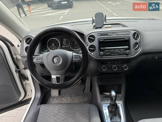 Белый Фольксваген Тигуан, объемом двигателя 2 л и пробегом 183 тыс. км за 11000 $, фото 12 на Automoto.ua