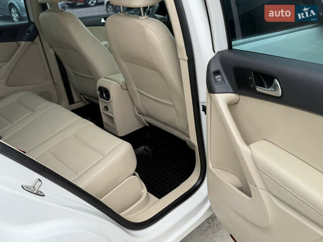 Білий Фольксваген Тігуан, об'ємом двигуна 1.98 л та пробігом 195 тис. км за 10900 $, фото 12 на Automoto.ua