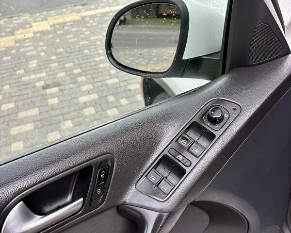 Білий Фольксваген Тігуан, об'ємом двигуна 1.98 л та пробігом 143 тис. км за 10400 $, фото 15 на Automoto.ua