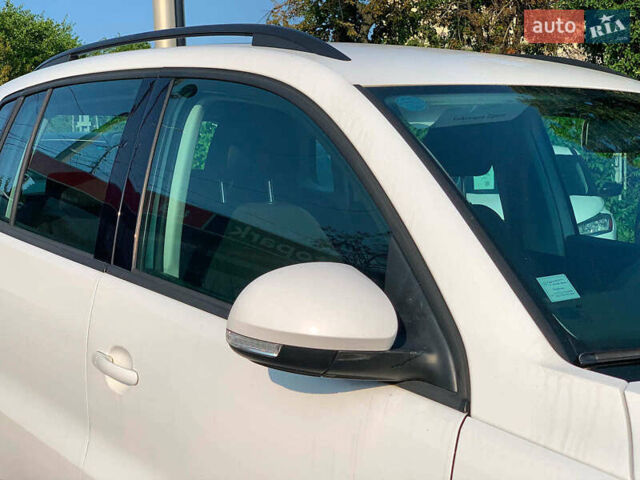 Білий Фольксваген Тігуан, об'ємом двигуна 2 л та пробігом 208 тис. км за 13890 $, фото 10 на Automoto.ua