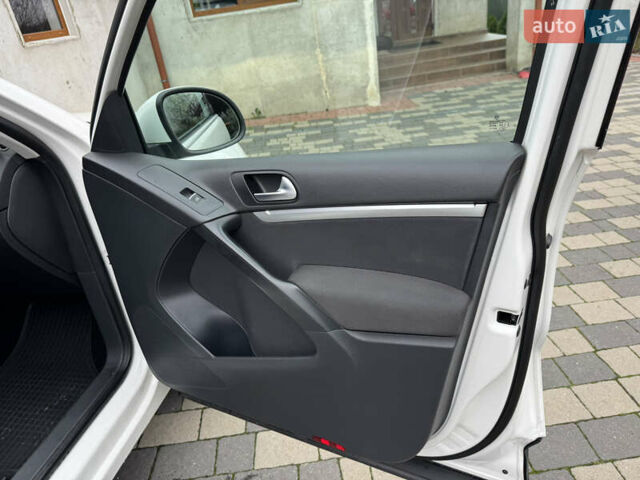 Белый Фольксваген Тигуан, объемом двигателя 1.97 л и пробегом 270 тыс. км за 12600 $, фото 5 на Automoto.ua