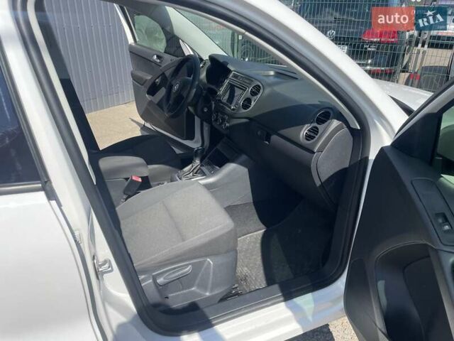 Белый Фольксваген Тигуан, объемом двигателя 1.98 л и пробегом 220 тыс. км за 12850 $, фото 12 на Automoto.ua