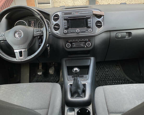 Белый Фольксваген Тигуан, объемом двигателя 1.97 л и пробегом 183 тыс. км за 13000 $, фото 3 на Automoto.ua