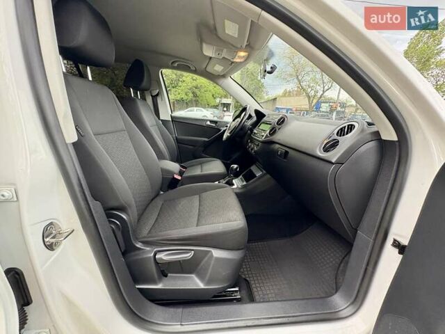 Білий Фольксваген Тігуан, об'ємом двигуна 1.98 л та пробігом 143 тис. км за 10400 $, фото 25 на Automoto.ua