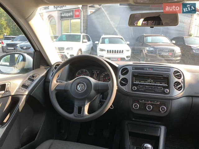 Білий Фольксваген Тігуан, об'ємом двигуна 2 л та пробігом 208 тис. км за 13890 $, фото 34 на Automoto.ua