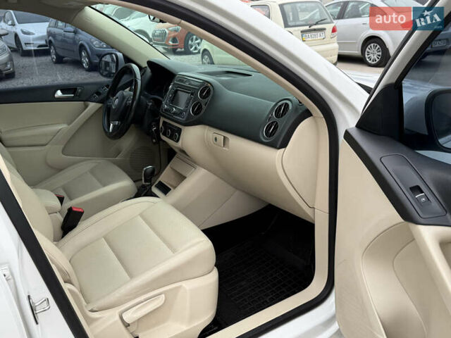 Білий Фольксваген Тігуан, об'ємом двигуна 1.98 л та пробігом 195 тис. км за 10900 $, фото 13 на Automoto.ua