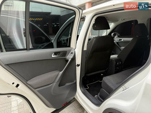 Белый Фольксваген Тигуан, объемом двигателя 2 л и пробегом 183 тыс. км за 11000 $, фото 10 на Automoto.ua