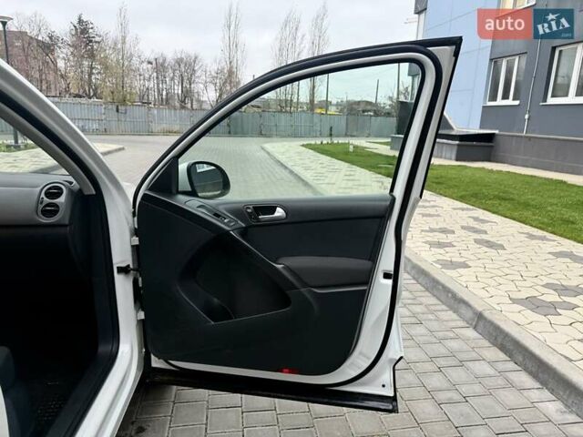 Белый Фольксваген Тигуан, объемом двигателя 1.98 л и пробегом 143 тыс. км за 9999 $, фото 32 на Automoto.ua