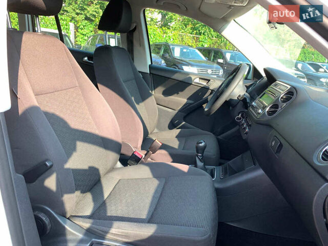 Білий Фольксваген Тігуан, об'ємом двигуна 2 л та пробігом 208 тис. км за 13890 $, фото 24 на Automoto.ua