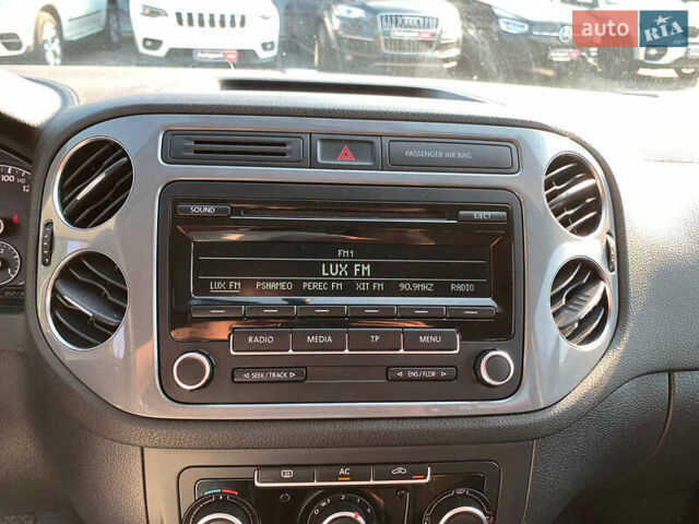 Білий Фольксваген Тігуан, об'ємом двигуна 2 л та пробігом 208 тис. км за 13890 $, фото 30 на Automoto.ua