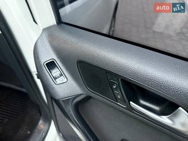 Белый Фольксваген Тигуан, объемом двигателя 1.98 л и пробегом 143 тыс. км за 9999 $, фото 13 на Automoto.ua